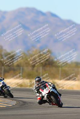 media/Jan-10-2025-CVMA Friday Practice (Fri) [[489e0da257]]/Group 4 and Trackday/Session 5 (Turn 7)/